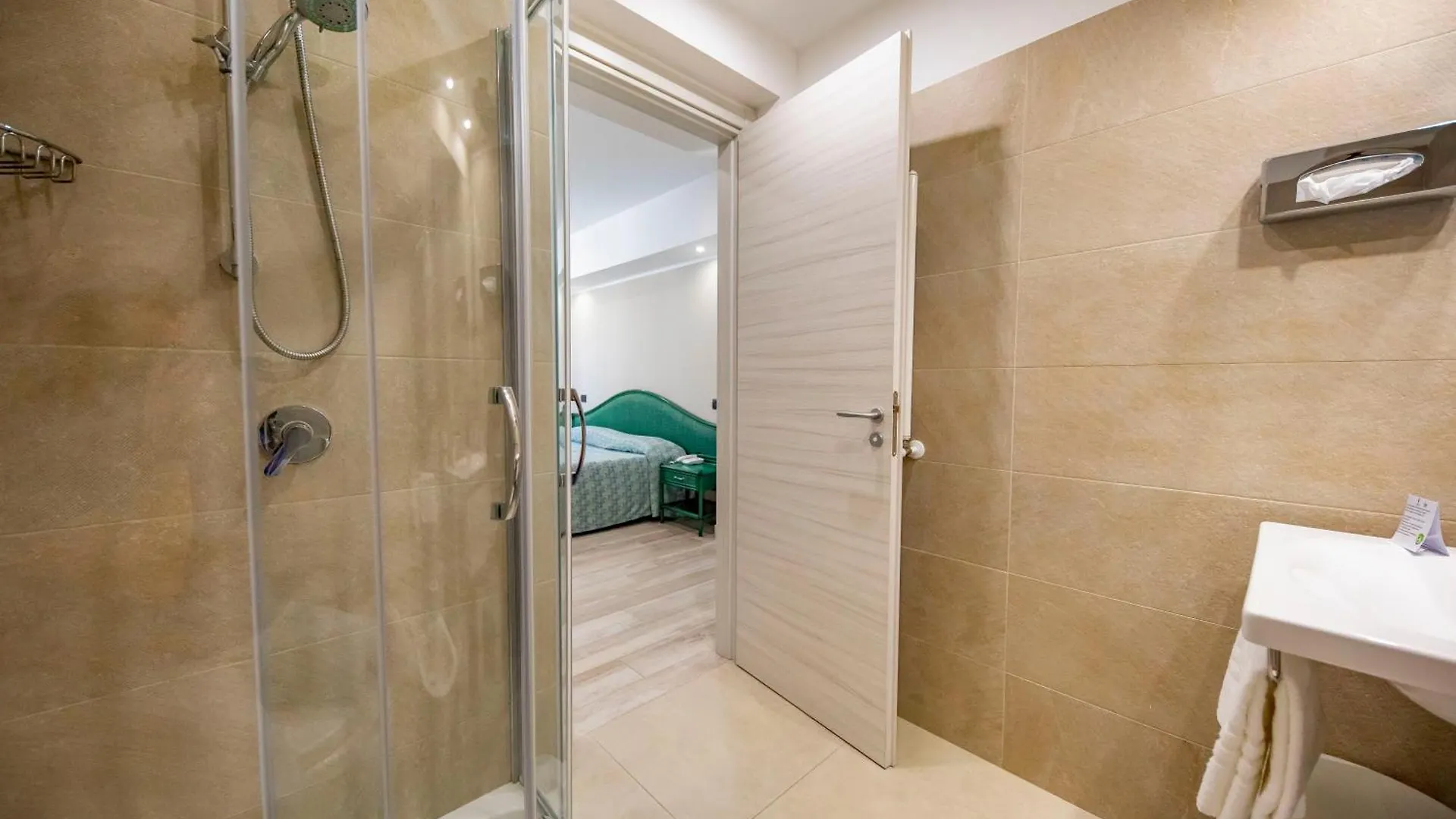 **** Hotel Hotiday Room Collection - Cefalu Mazzaforno Italy